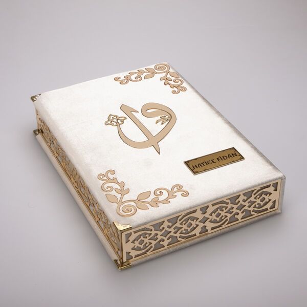 Salah Beads + Quran Gift Set (Medium Size, Cream, Gold Plexy)