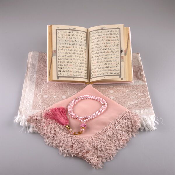 Shawl + Prayer Mat + Salah Beads + Quran Gift Set (Bag Size, Powder Pink)