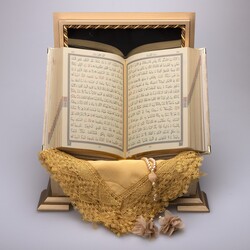 Shawl + Salah Beads + Quran Gift Set (Hafiz Size, Velvet, Mink) - Thumbnail