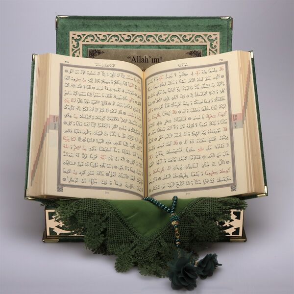 Shawl + Salah Beads + Quran Gift Set (Medium Size, Green, Gold Plexy)