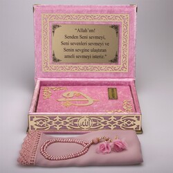 Shawl + Salah Beads + Quran Gift Set (Medium Size, Powder Pink, Gold Plexy) - Thumbnail