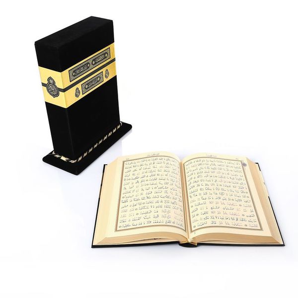 Velvet Bound Qur'an Al­Kareem With Kaaba Box (Bag Size)